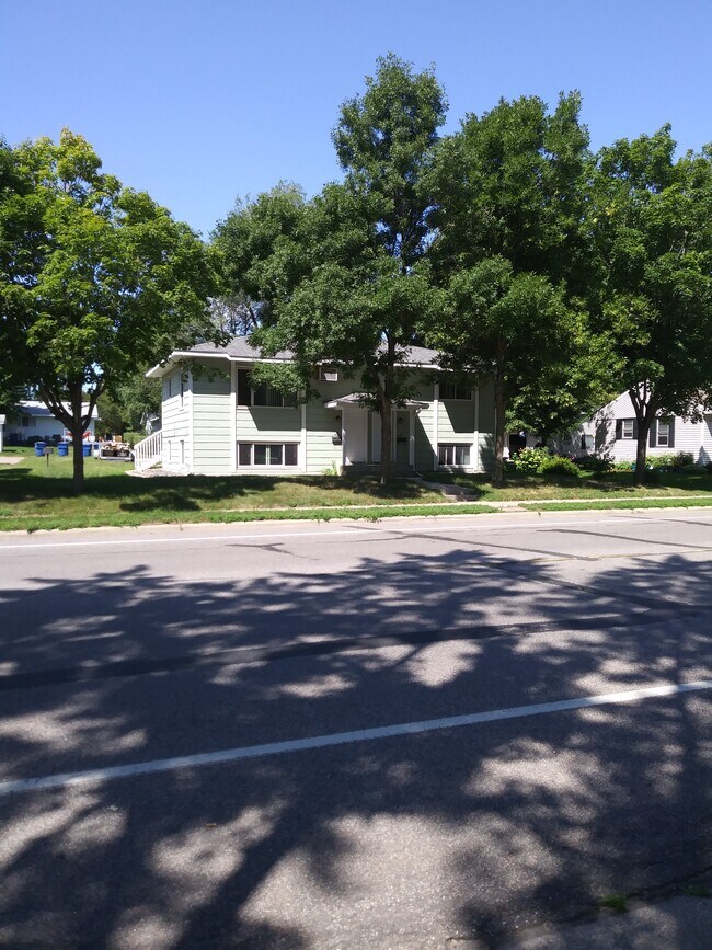 Building Photo - 411 25th Ave N