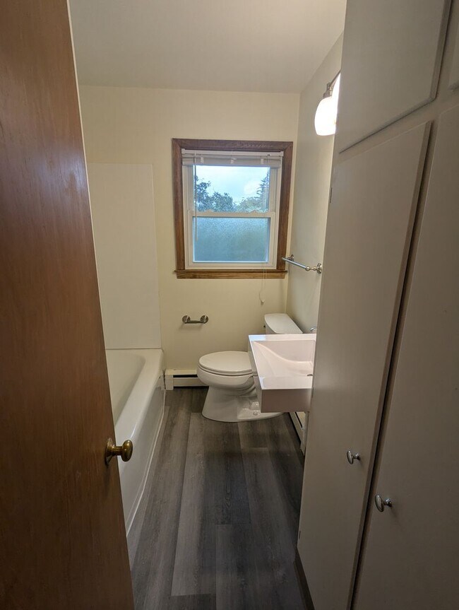 Building Photo - Nice 1bed 1bath Apartment near the Vilas Neighborhood