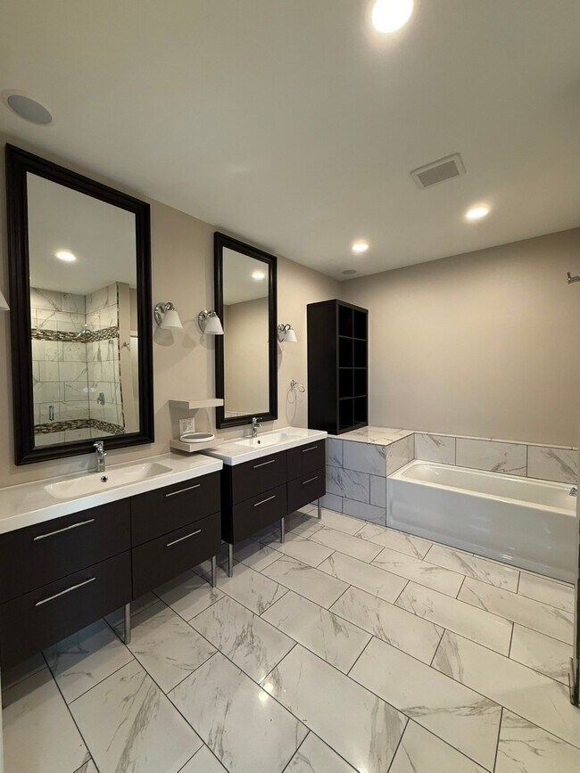 Building Photo - 10630 Morado Cir