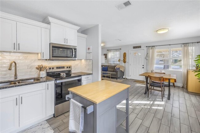 Building Photo - 3605 W Iowa Ave