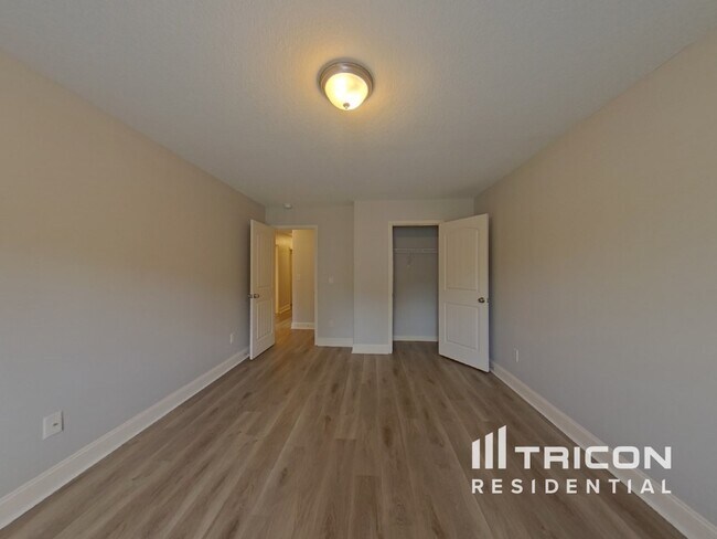 Building Photo - 507 Embassy Walk
