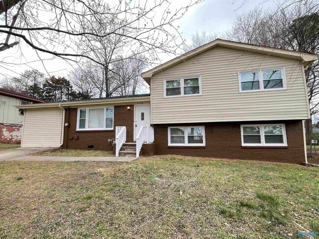 Building Photo - 4708 Dahlia Dr NW