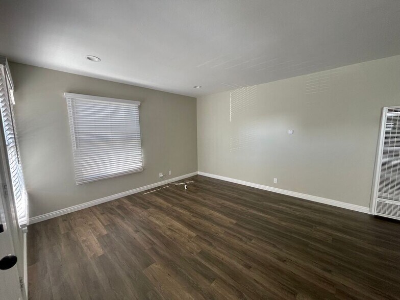 Building Photo - 1029 W 122nd St