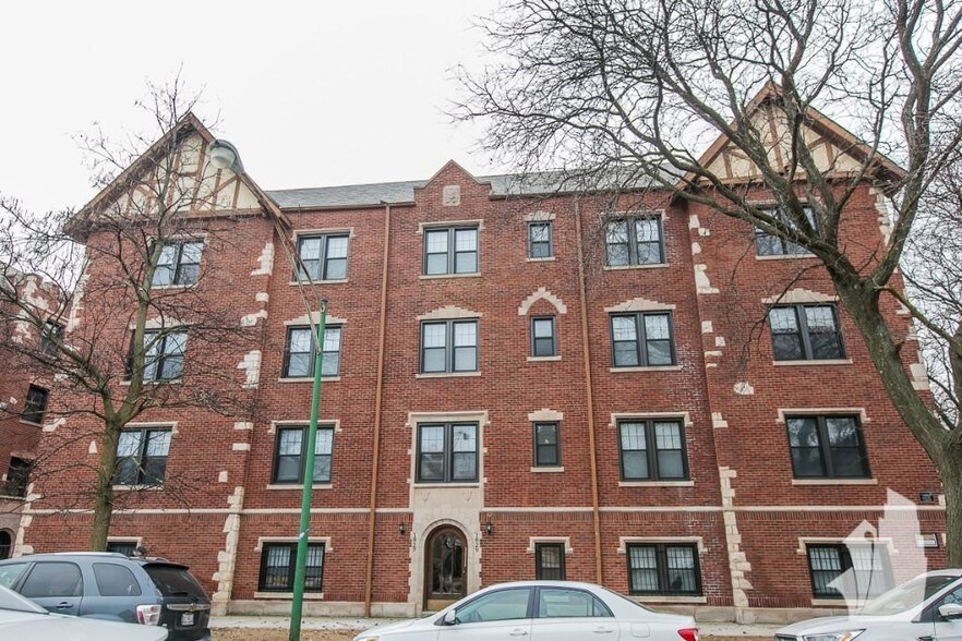 Primary Photo - 1819 W Leland Ave