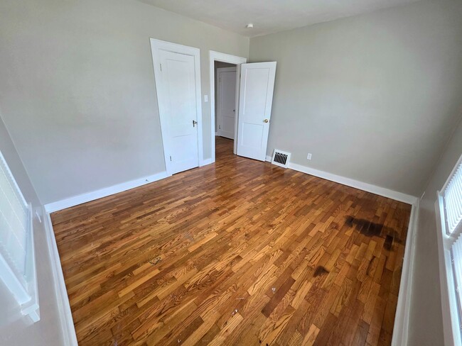 Building Photo - Charming 3 Bedroom / 1 Bath House with Ori...