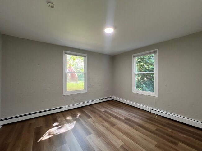 Building Photo - Nicely Updated, Pet-Friendly Fry's Spring Duplex