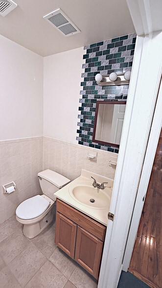 Building Photo - 71 Hartford St