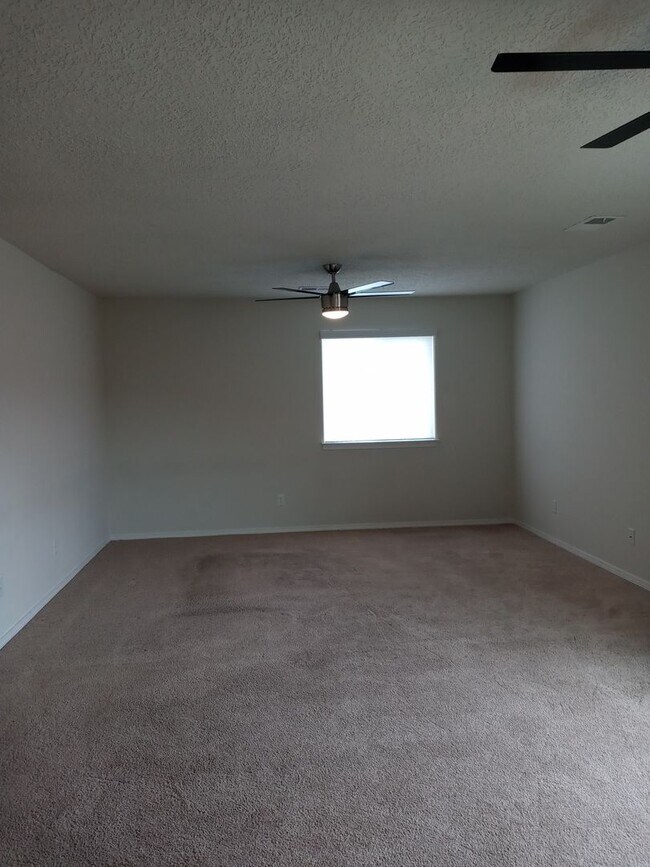 Building Photo - FOUR BEDROOMS!