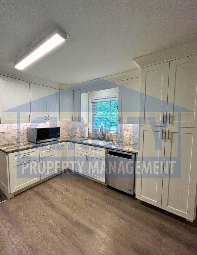 Building Photo - Charming 3-Bedroom Home in Central Cleveland
