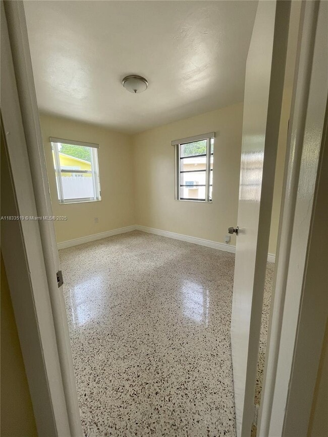 Building Photo - 10500 NW 28th Ct