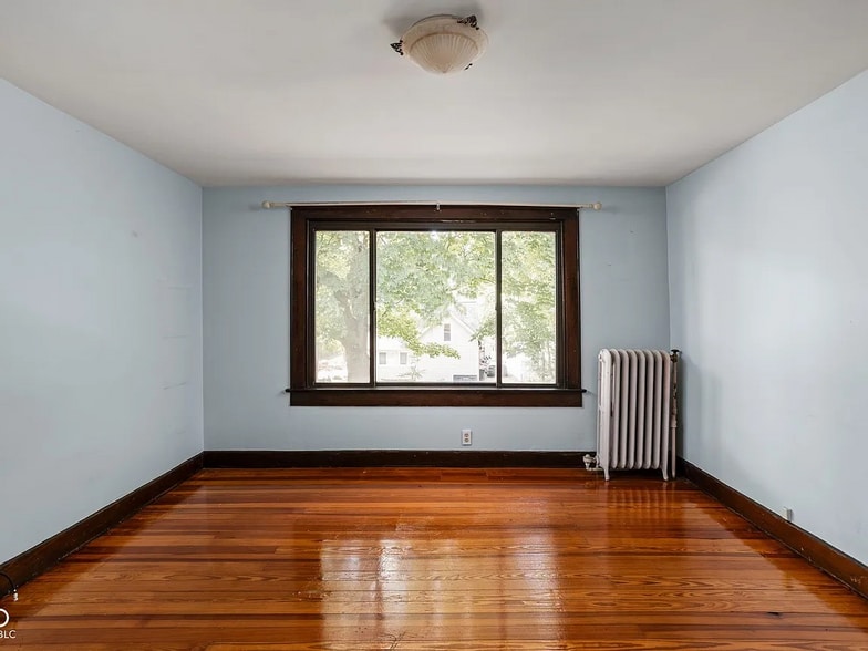 4643 Rookwood Avenue bedroom 1 - 4643 Rookwood Ave