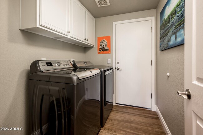 Building Photo - 4375 E Lariat Ln