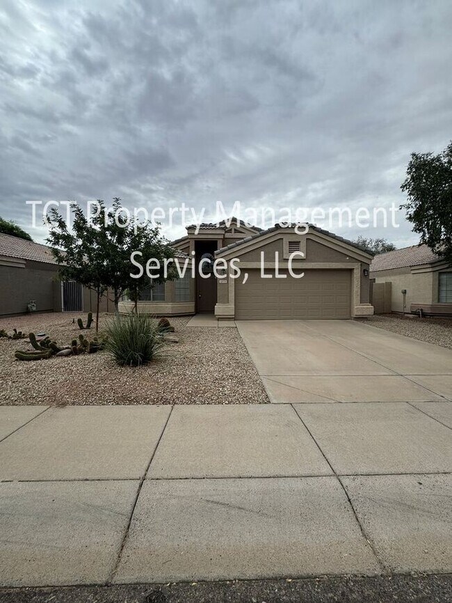Primary Photo - Spacious Open Concept 3 bedroom, 2 bath Ho...
