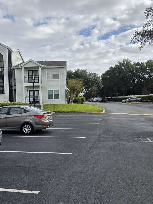 Building Photo - 2550 N Alafaya Trail