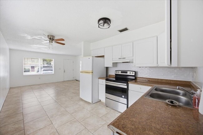 Building Photo - 2218 Brandy Pl