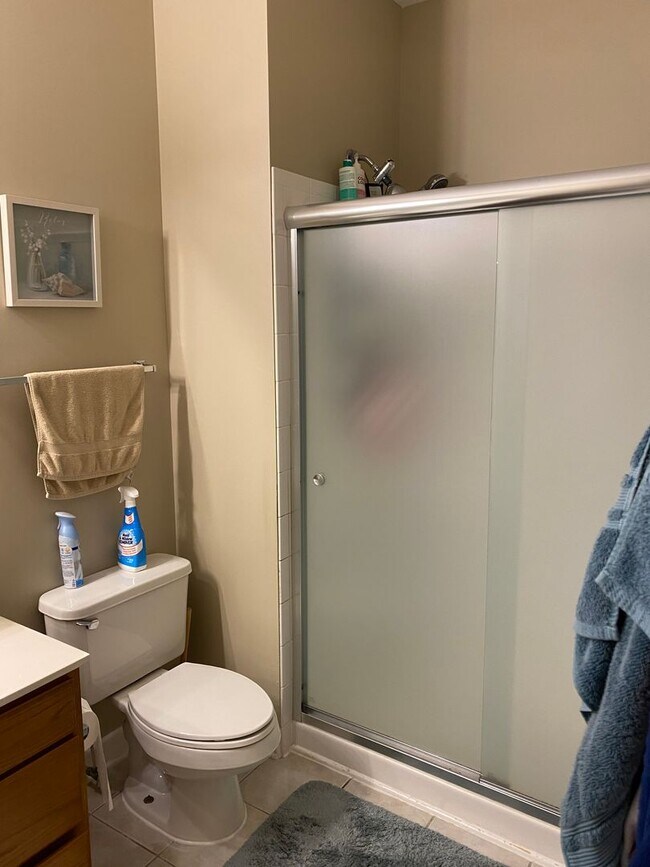 Building Photo - Pet-Friendly! Fantastic south charlotte location just minutes to everything!