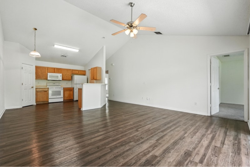 Building Photo - 70 Red Mill Dr