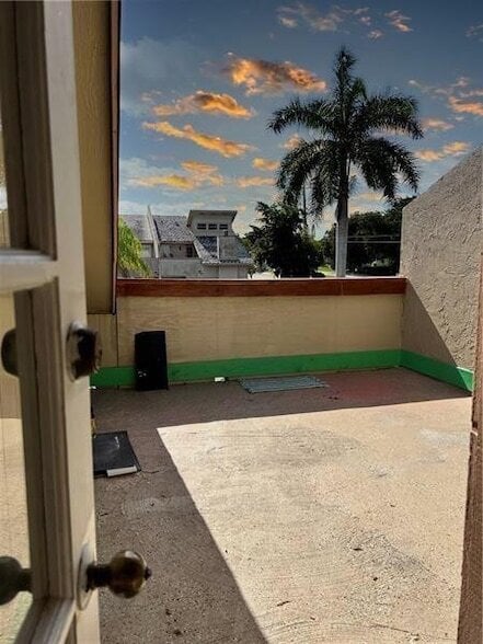 Building Photo - 3947 Coral Springs Dr