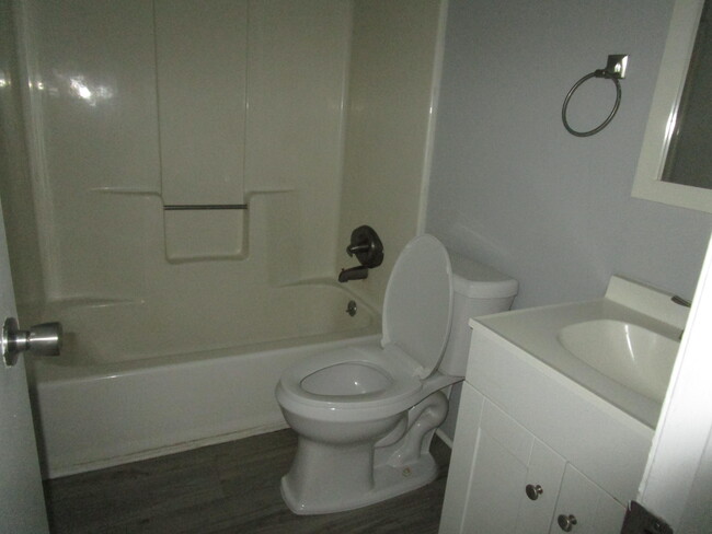 Building Photo - 1960 Gion St