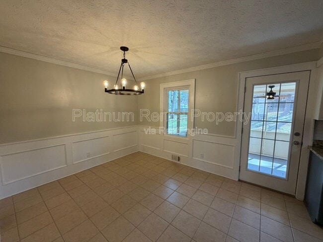 Building Photo - 2396 Hidden Ln