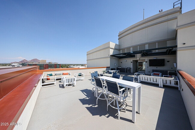 Building Photo - 2211 E Camelback Rd