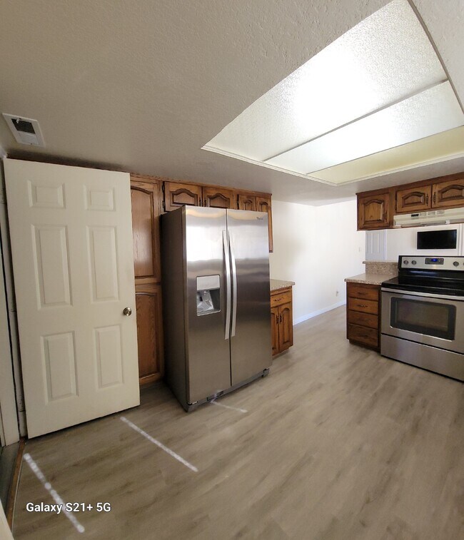 Building Photo - "Charming 3-Bed, 2-Bath Gem in St. George - Bloominton Hills  - Available March 2026