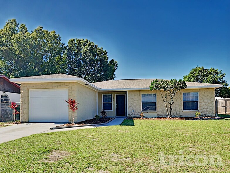 Building Photo - 1201 Windsor Cir