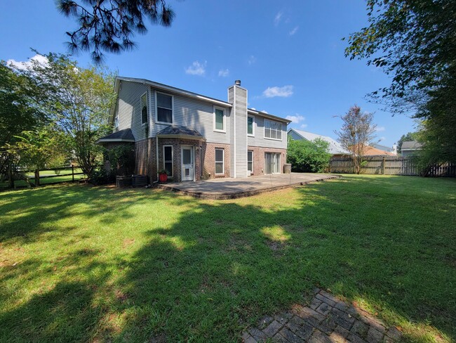 Building Photo - 1000 Fay Dr