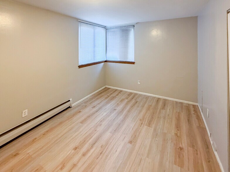 Building Photo - 1405 E 40th St