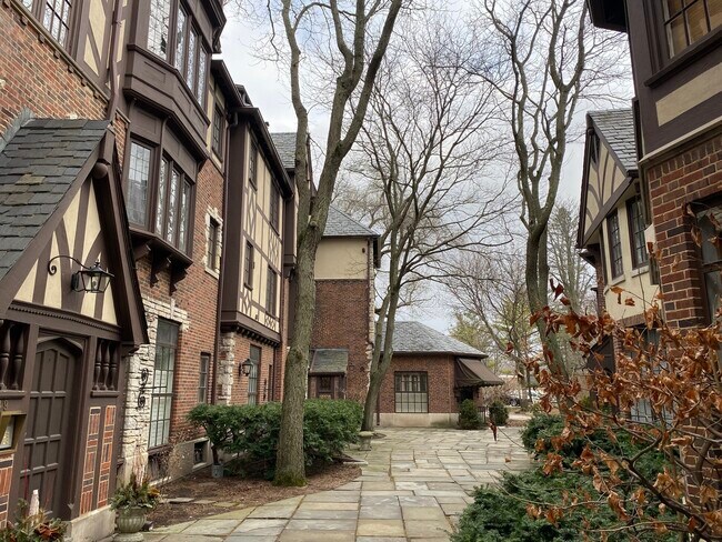 Building Photo - 551 Hill Terrace