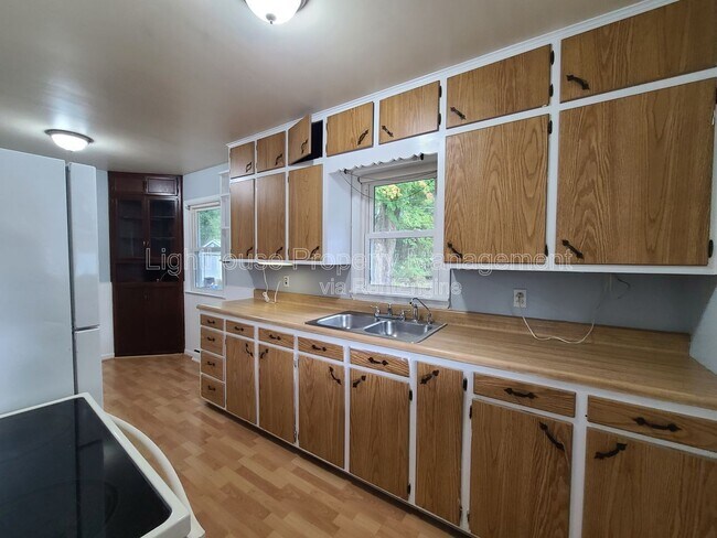 Building Photo - 1877 E Ogden Ave