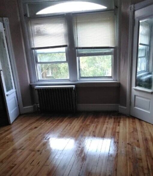 Front room - 5110 Wayne Ave