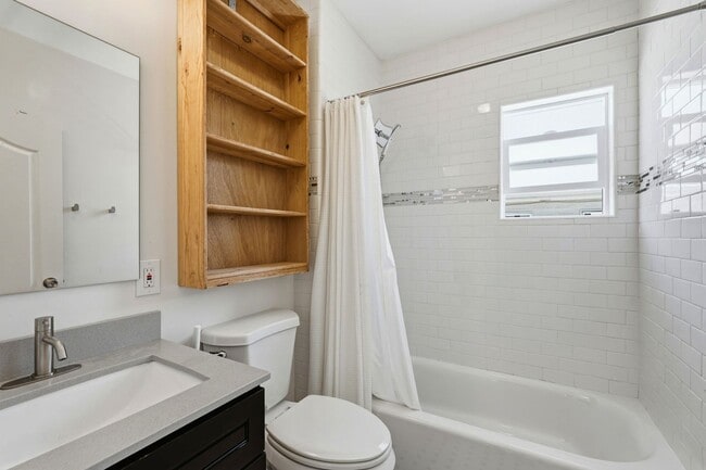 Building Photo - Beautiful Spacious 3-bedroom 2-Bath Home in Berkeley!