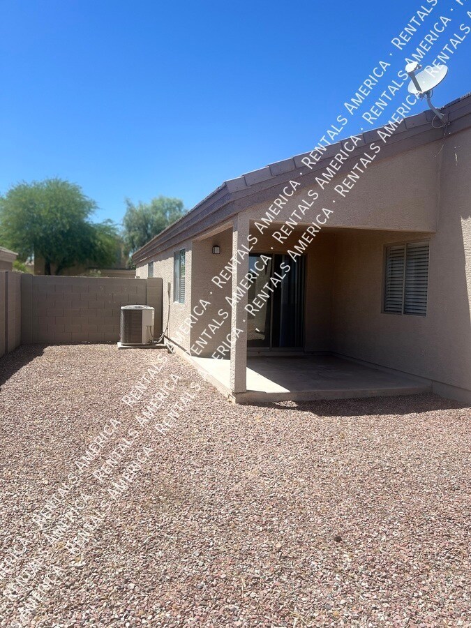Building Photo - 3682 N French Pl