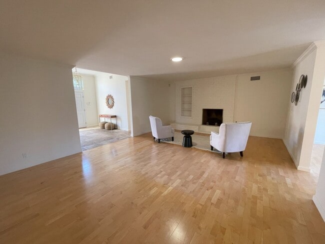 Building Photo - Beautiful Ranch Style House in Rancho Bernardo