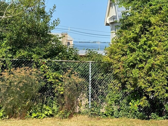 Building Photo - 10 Glover Ave