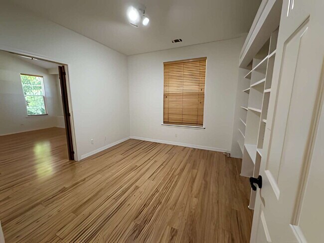 Building Photo - Prestigious Highlands Home for Lease
