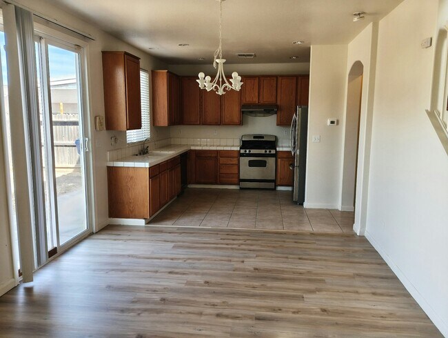 Building Photo - 5929 Tangerine Ave