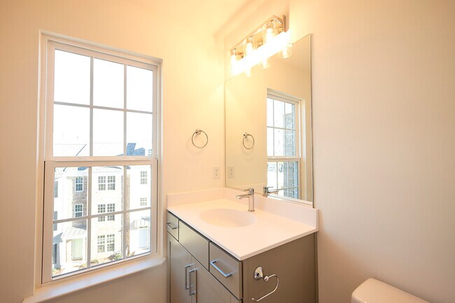 Building Photo - 13868 Randolph Pond Ln