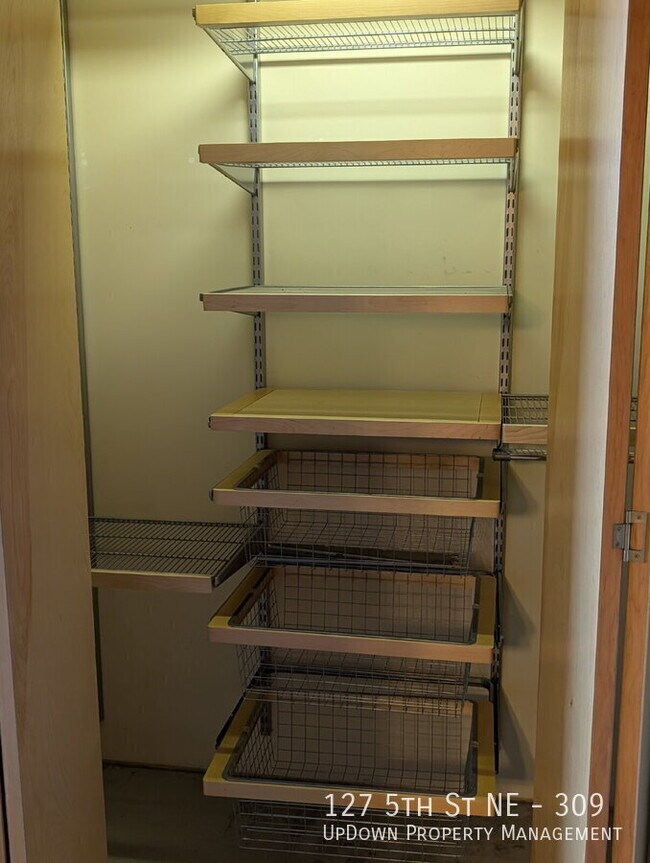 Building Photo - 127 5th St NE