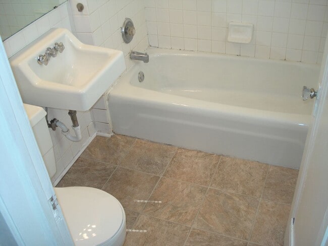 Building Photo - 400-402 Burr