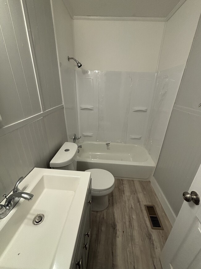 Building Photo - 1870 Wisteria Dr