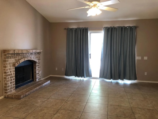 Building Photo - COMING SOON! 3 Bed/ 2 Bath Home in Arrowhead Lakes