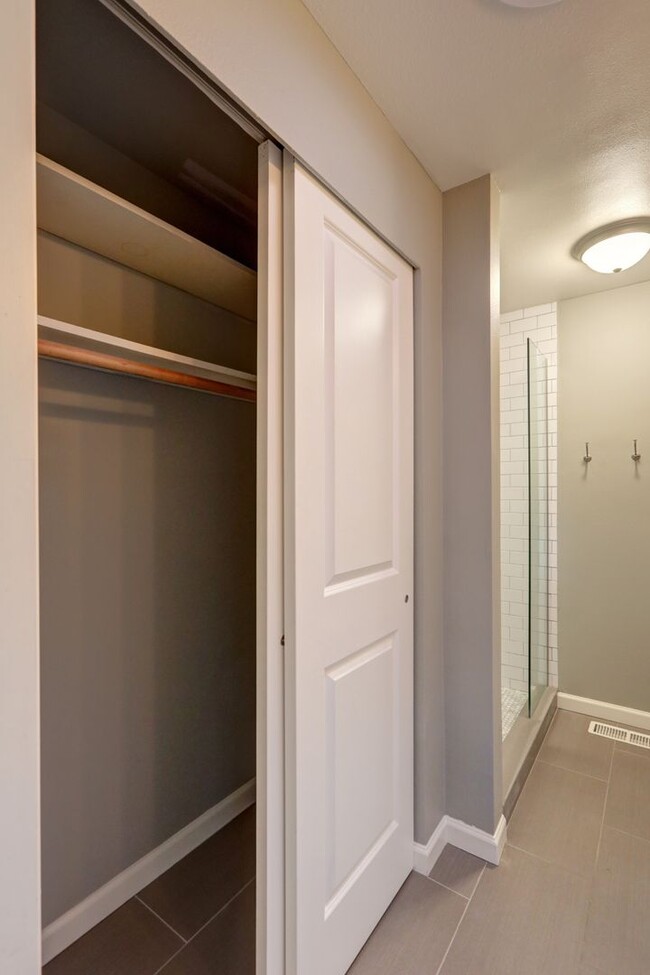 Building Photo - Beautiful 4bd, 2.5ba Home by Marymoor Park...