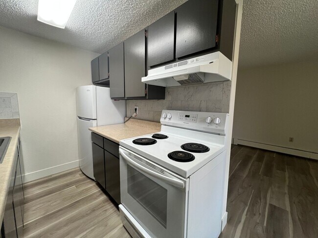 Building Photo - 10th Street Square Apartments