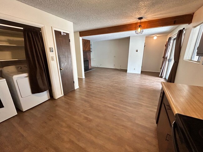 Building Photo - 1210 Avenida Del Sol