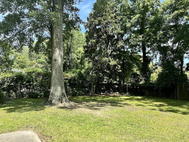Building Photo - 2204 N Dallerton Cir
