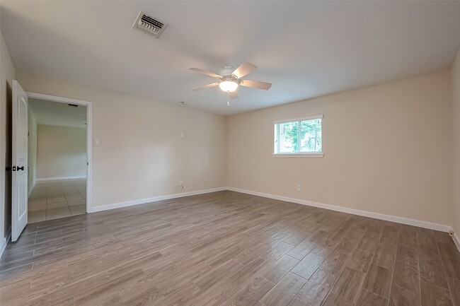Building Photo - 25907 Glen Loch Dr