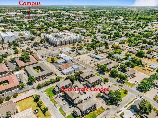 Building Photo - 2 Bedroom, 2.5 Bathroom Boardwalk Condo Near Baylor!