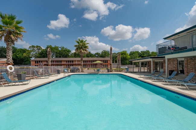 Building Photo - The Avenue Apartments